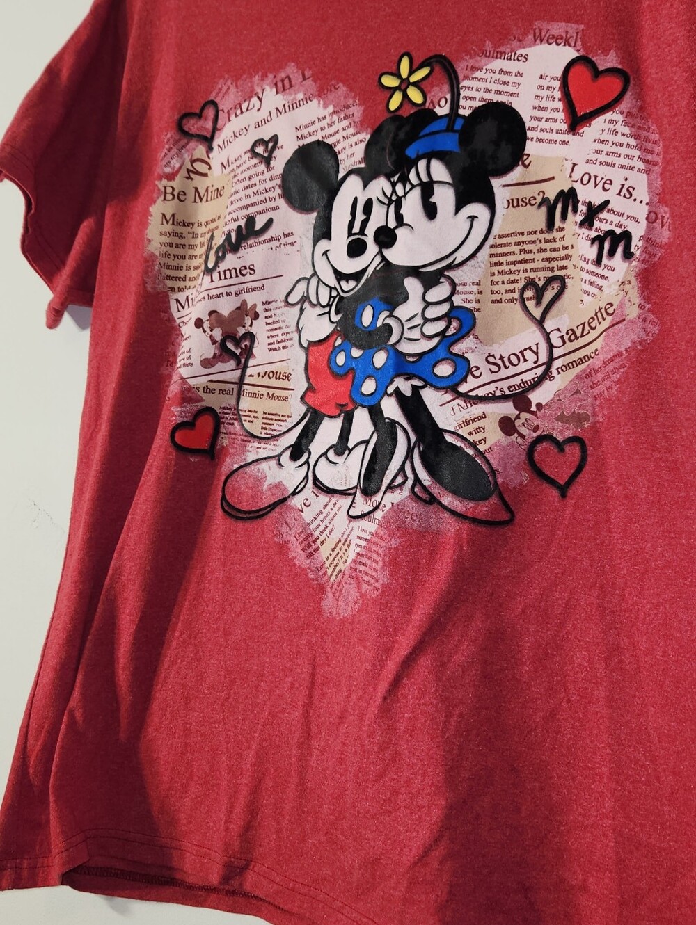 Disney Red Mickey & Minnie Heart Graphic Tee 2X. Soft.